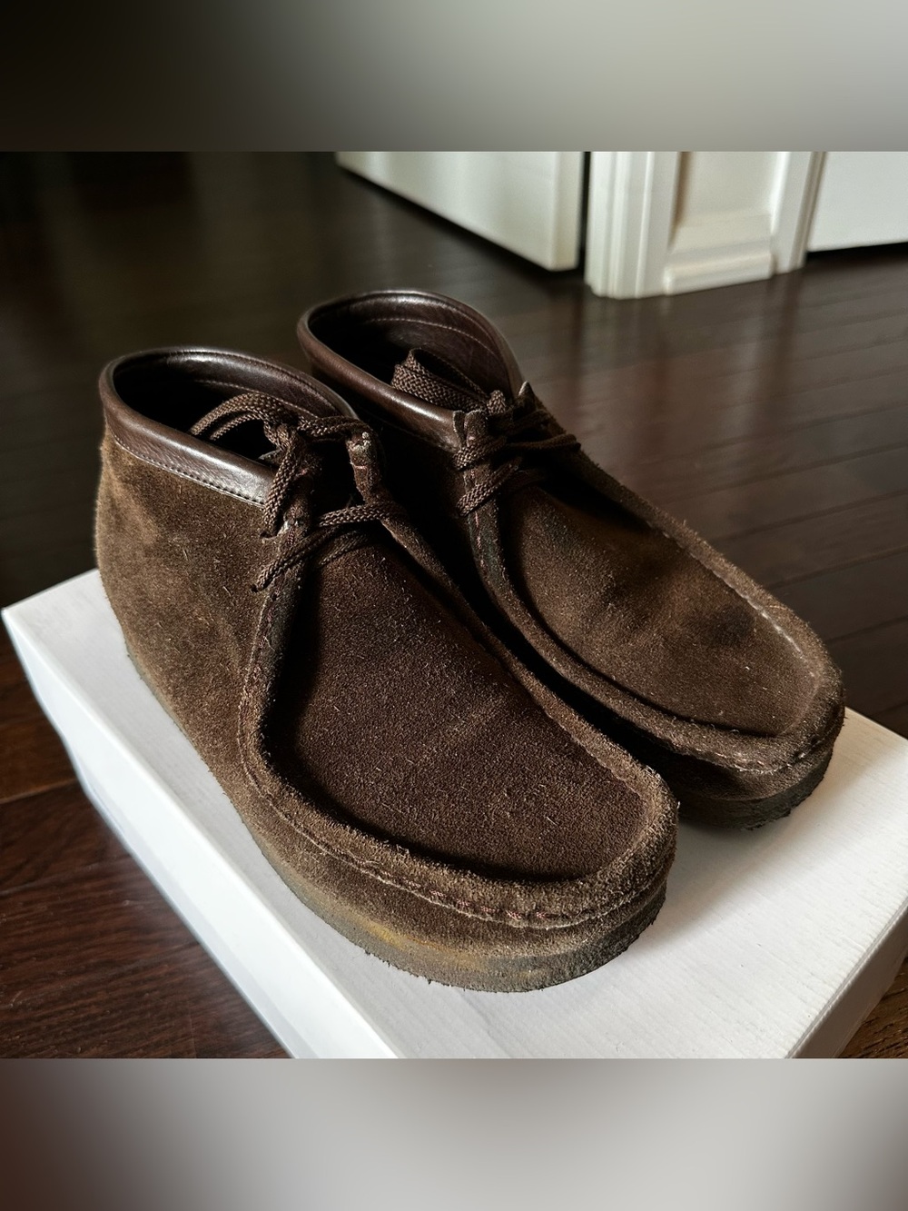 CLARKS WALLABEE MEN'S DARK BROWN SUEDE CHUKKA BOOTS SIZE 8